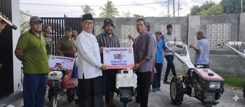 Foto Suasana Bahagianya Para Petani dari Kelompok Tani (Poktan) Timba Bengak saat Menerima Bantuan Kendaraan Roda 3 dari Dewan HM Gerindra pada Minggu (5/10/2025) Foto Suasana Bahagianya Para Petani dari Kelompok Tani (Poktan) Timba Bengak saat Menerima Bantuan Kendaraan Roda 3 dari Dewan HM Gerindra pada Minggu (5/10/2025)